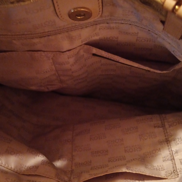 Michael Kors - Picture 3 of 4